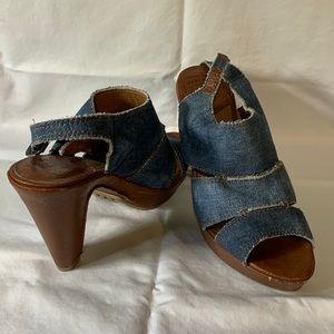 High heel sandals
